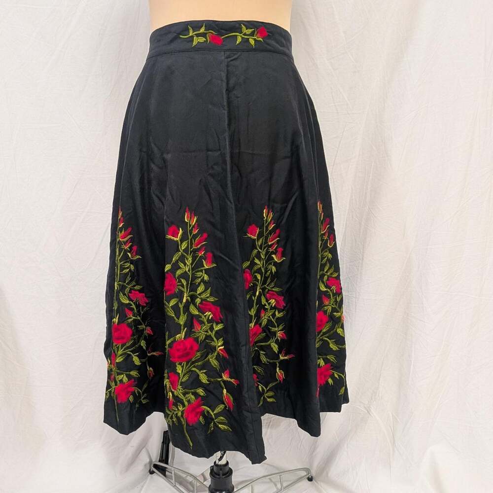 Neiman Marcus Exclusive black silk cotton floral embroidered midi skirt size 14